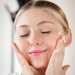 Routine beauté du soir avec une crème anti-taches